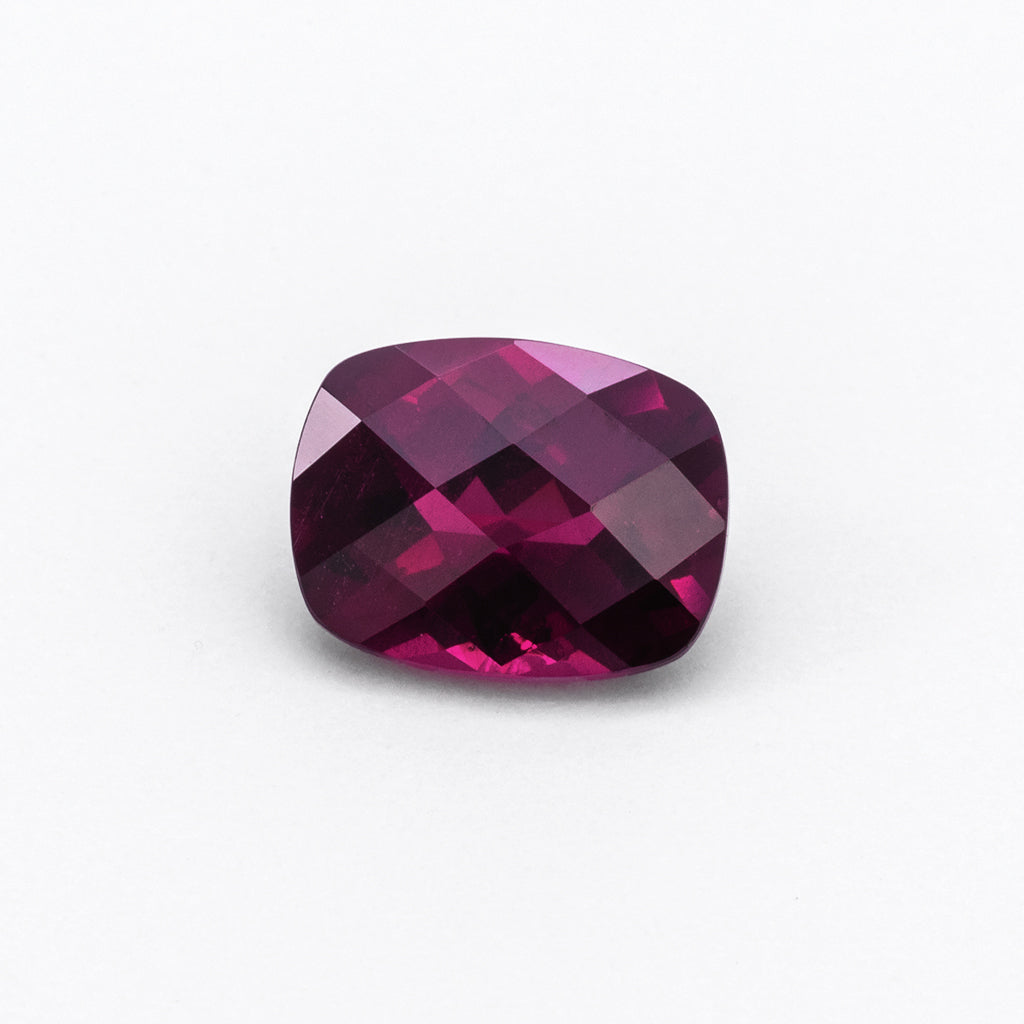 9x7mm Grape Garnet® Checkerboard Cushions