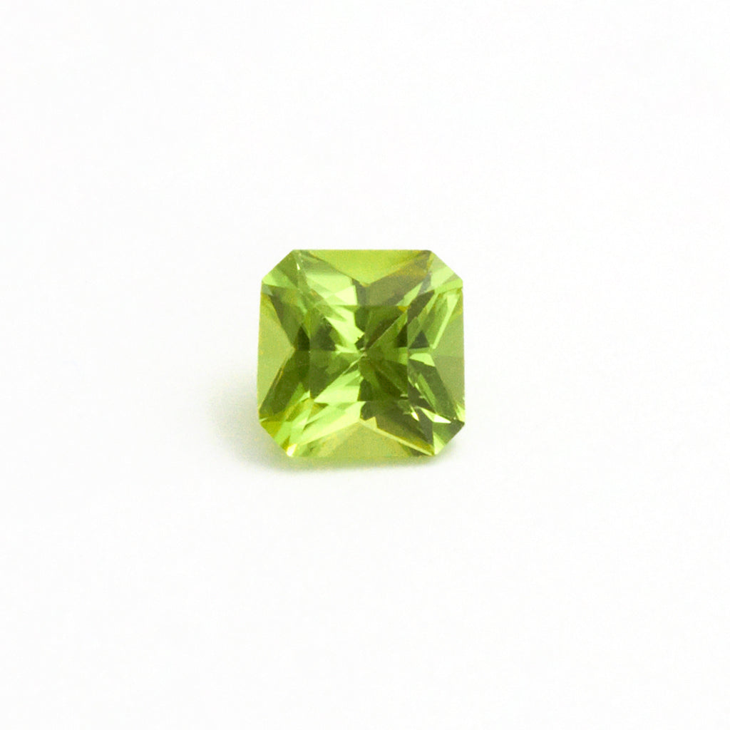 4 to 5mm Mesa Verde® Peridot Radiant Cuts