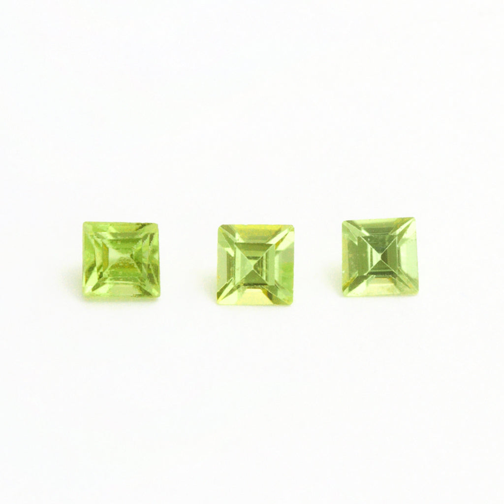 2.5 to 3mm Mesa Verde® Peridot Carré Step Cuts