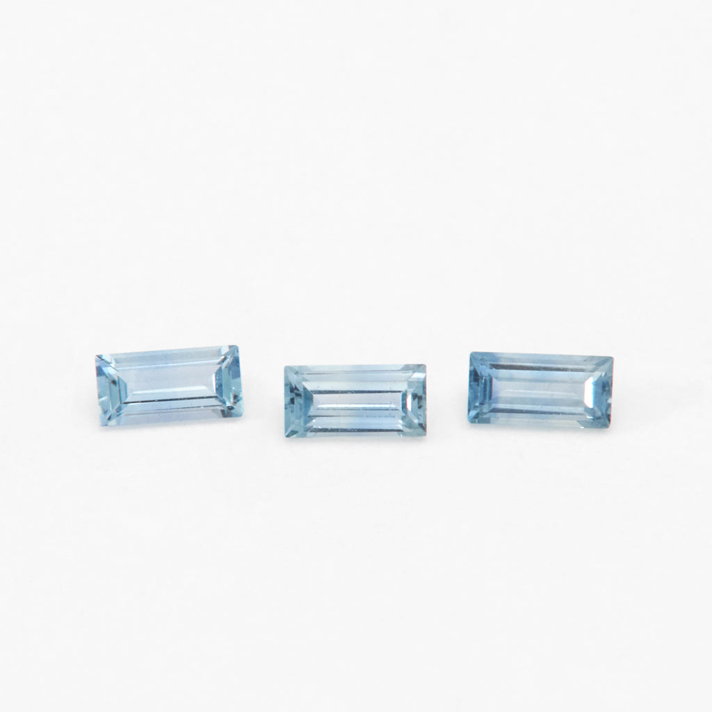 4x2mm Medium Blue Montana Sapphire Baguettes