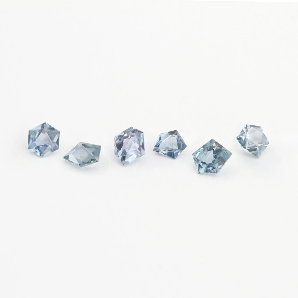 < 1ct One-of-a-Kind Blue-Lavender Montana Sapphire GeoCuts™