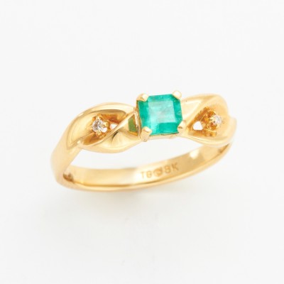 4mm Square Emerald Cut Emerald & Diamond Double Wave Ring in 18kt Gold