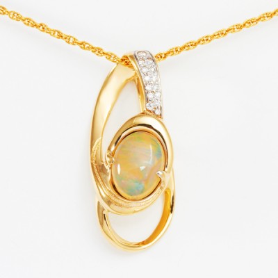 15x11 Play of Color Cabachon Mexican Opal Pendant in 18kt Yellow Gold